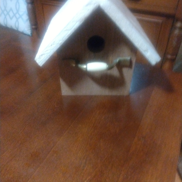 Custom Birdhouse with Tile Roof - Picture 7 of 8